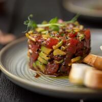 купить Тар-тар из тунца с манго Тар-тар из тунца с манго заказать доставку ROJO ресторан Алматы